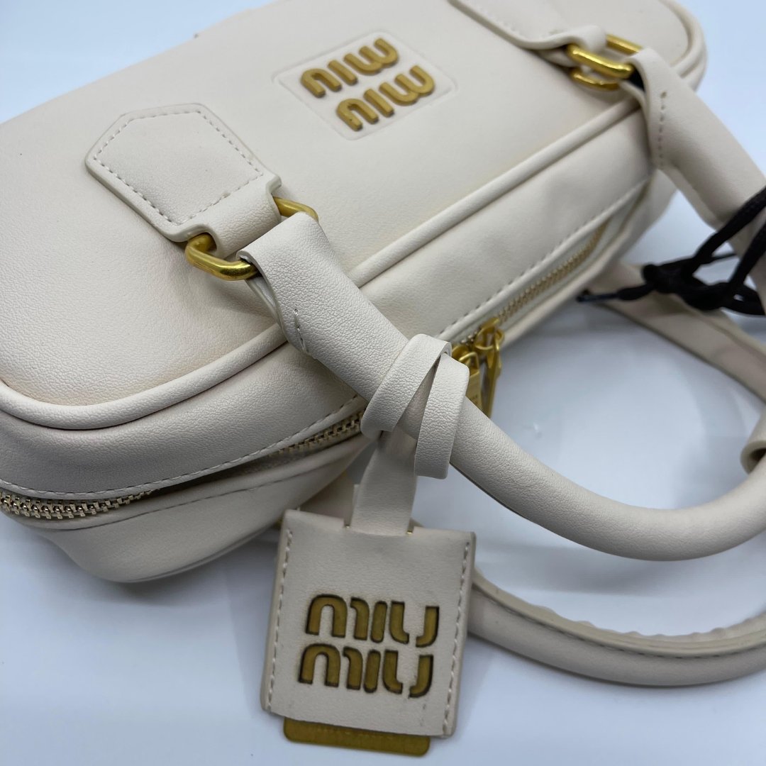 Miu Miu Arcadie kožna torba