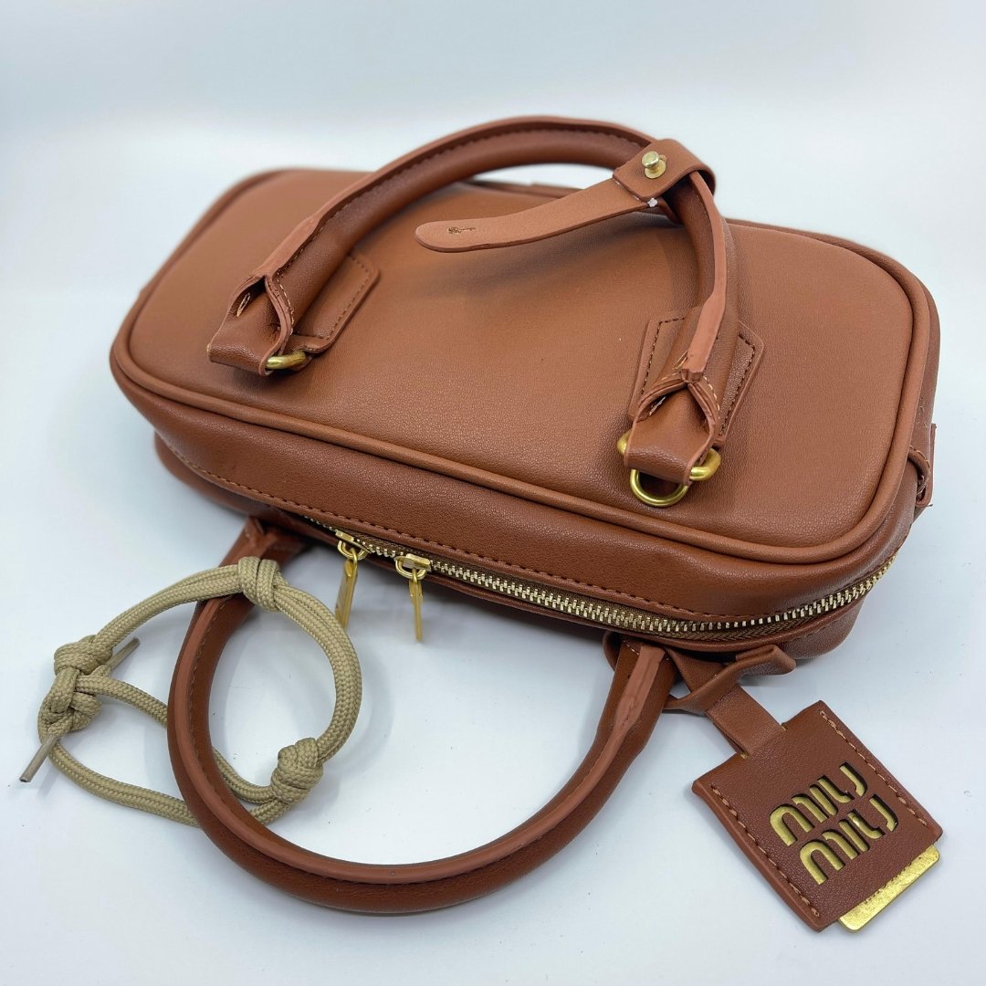 Miu Miu Arcadie kožna torba