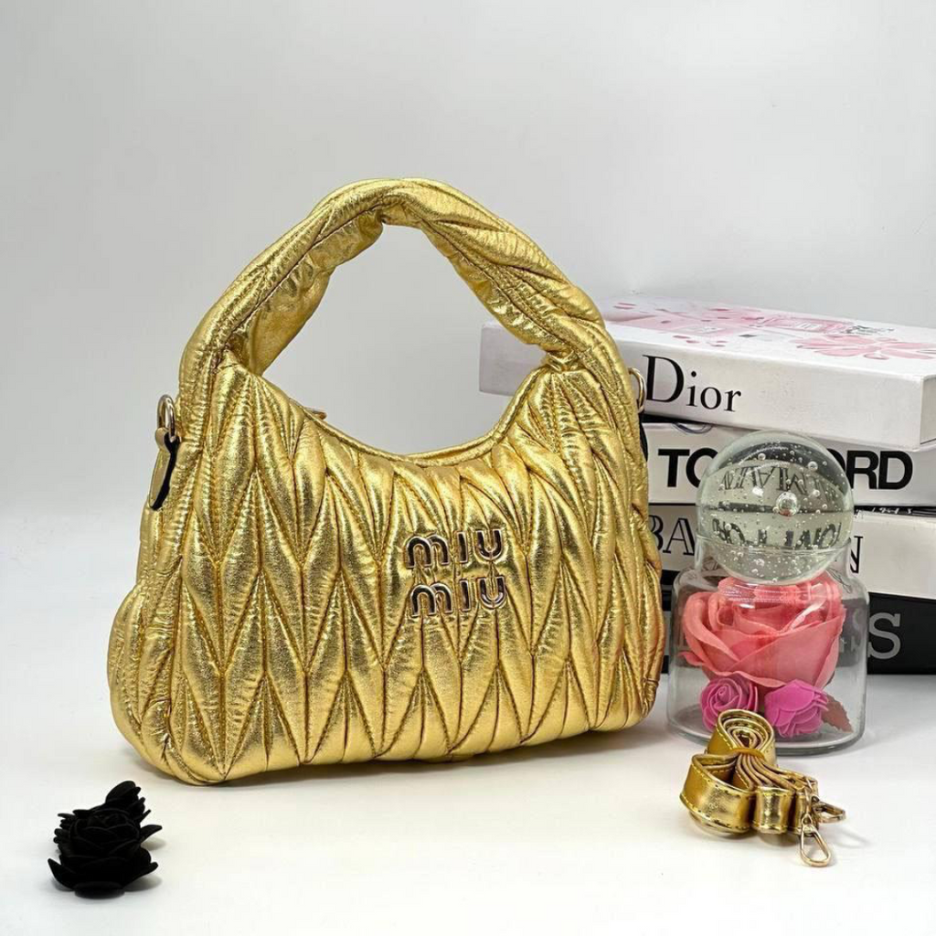 Miu Miu Wander Matelassé Hobo torbica