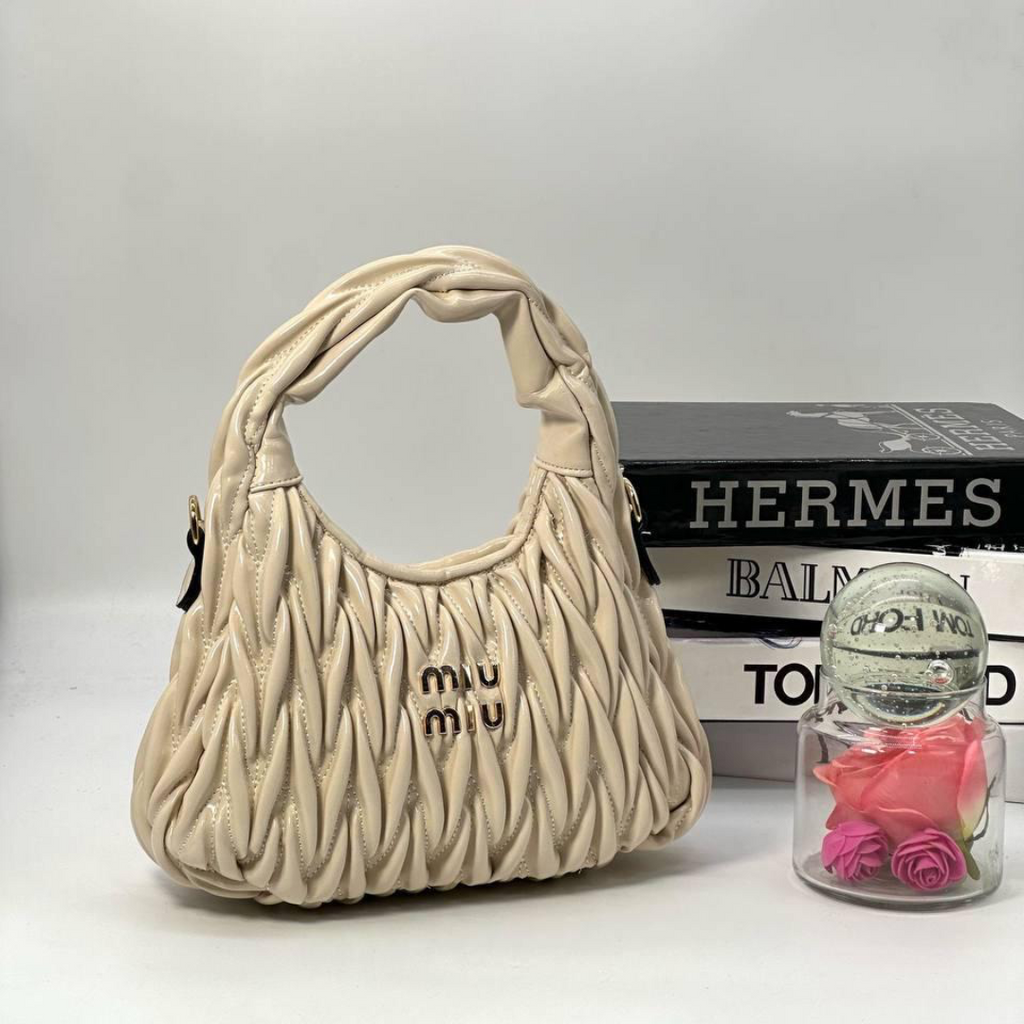 Miu Miu Wander Matelassé Hobo torbica