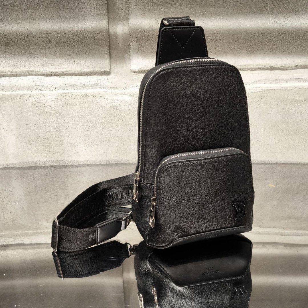Louis Vuitton Avenue Sling Torbica V4